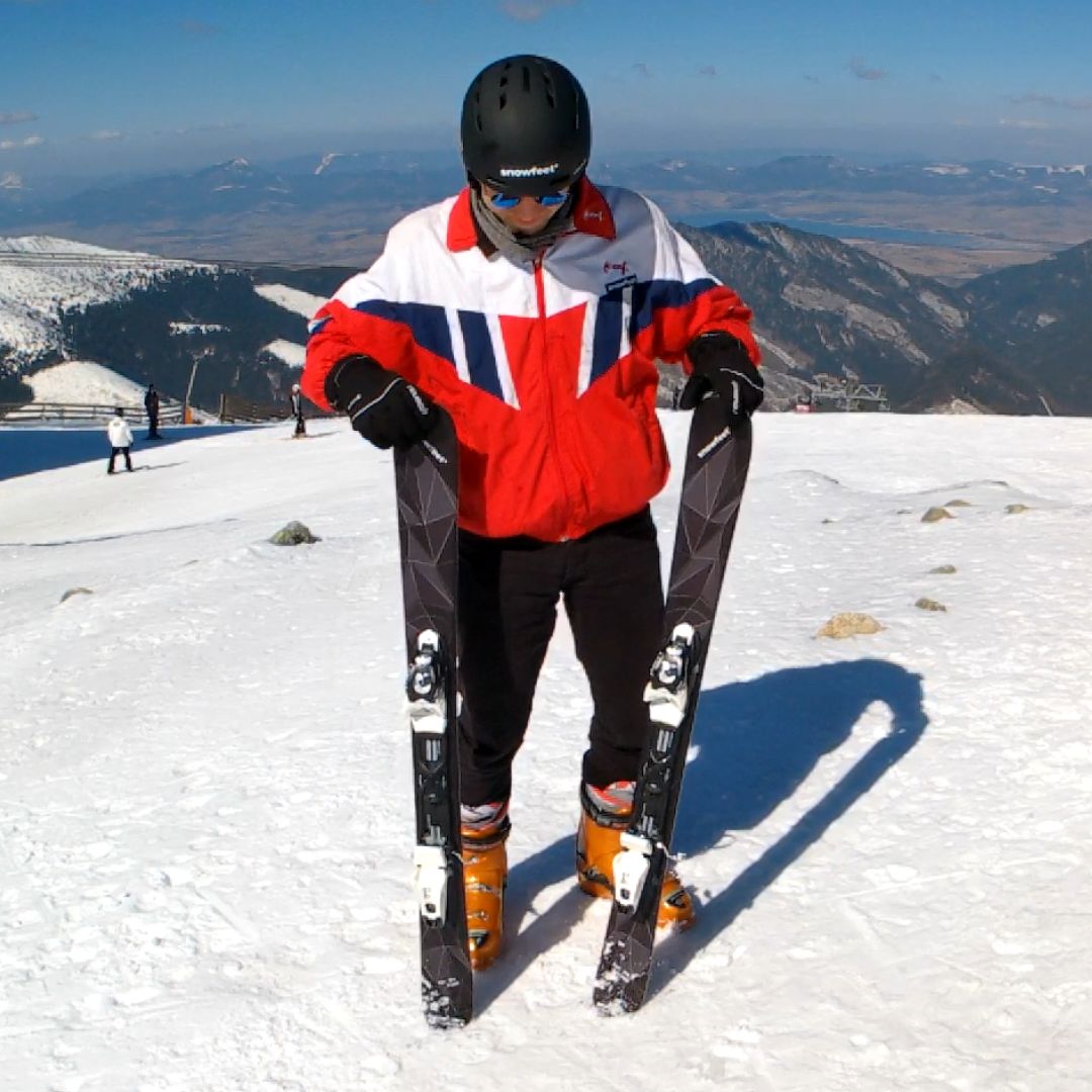 Skiboards, snowblades, short ski, skiblades by Snowfeet. These short mini skis are the greatest fun you can possibly have on a mountain as a skier, plus they're super easy to learn!