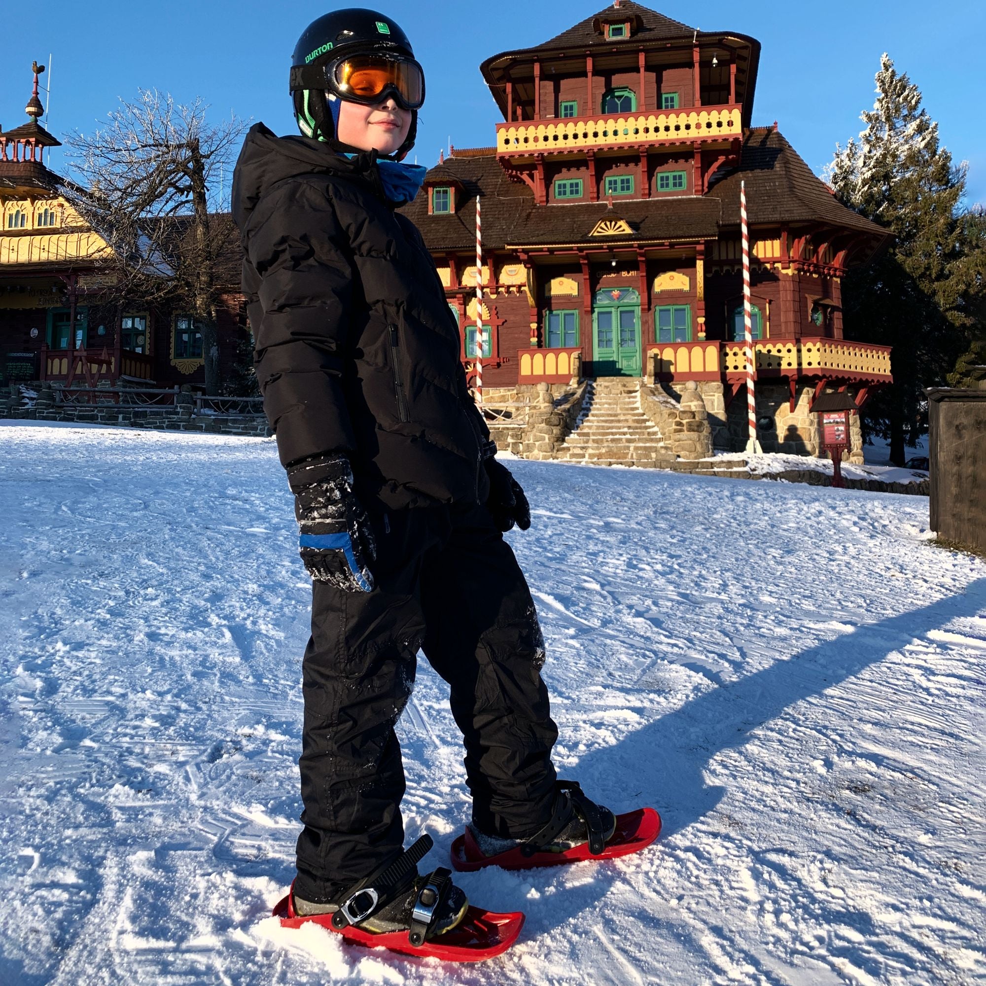 Snowfeet mini skis, downhill skiing, combination of skiing and skating. Skiskating, new winter sport, ski-shoe attachments. Patented award-winning design. Snowfeet for Kids. 