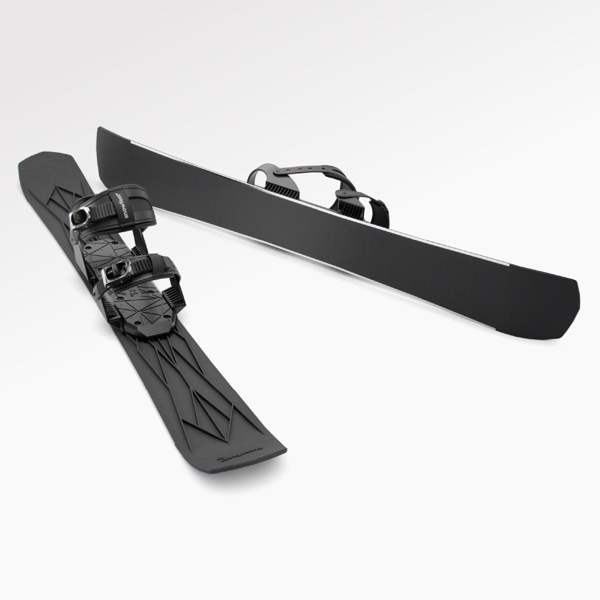 Skiblades, short skis - Snowfeet* 100cm, Product photo, fiberglass reinforced polyamide core skis, snowboard binding.
#Model_Snowfeet 100 CM#Binding_Snowboard#Color_Black