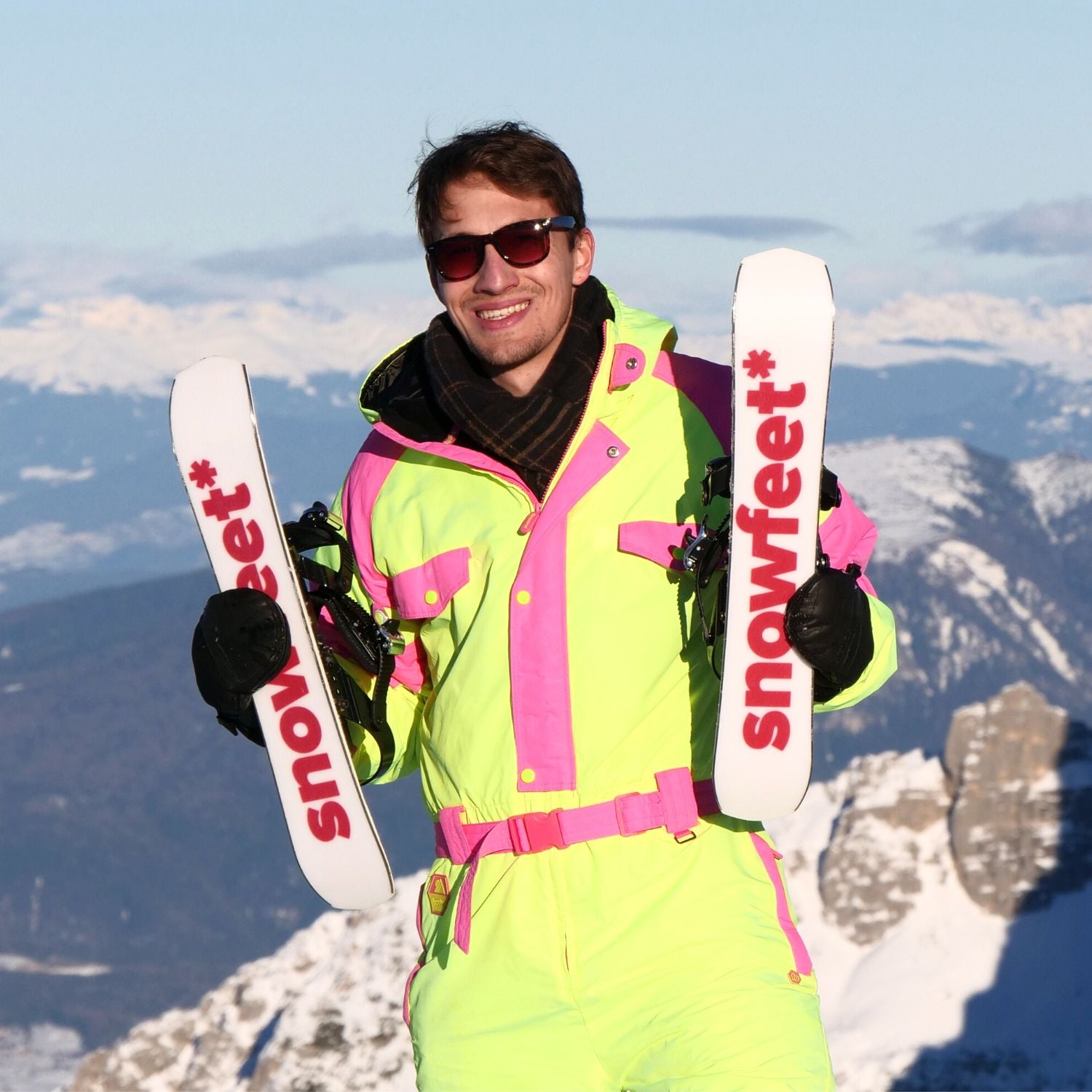 Skiboards, snowblades, short ski, skiblades by Snowfeet. These short mini skis are the greatest fun you can possibly have on a mountain as a skier, plus they're super easy to learn!