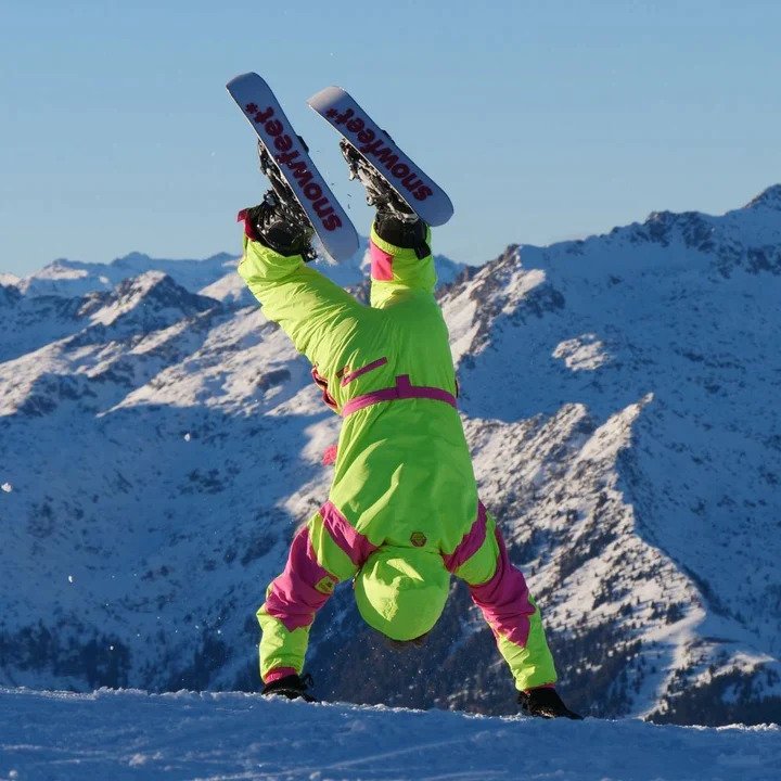 Skiboards, snowblades, short ski, skiblades by Snowfeet. These short mini skis are the greatest fun you can possibly have on a mountain as a skier, plus they're super easy to learn!