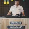 Man with white t-shirts describes short skis 100 CM.