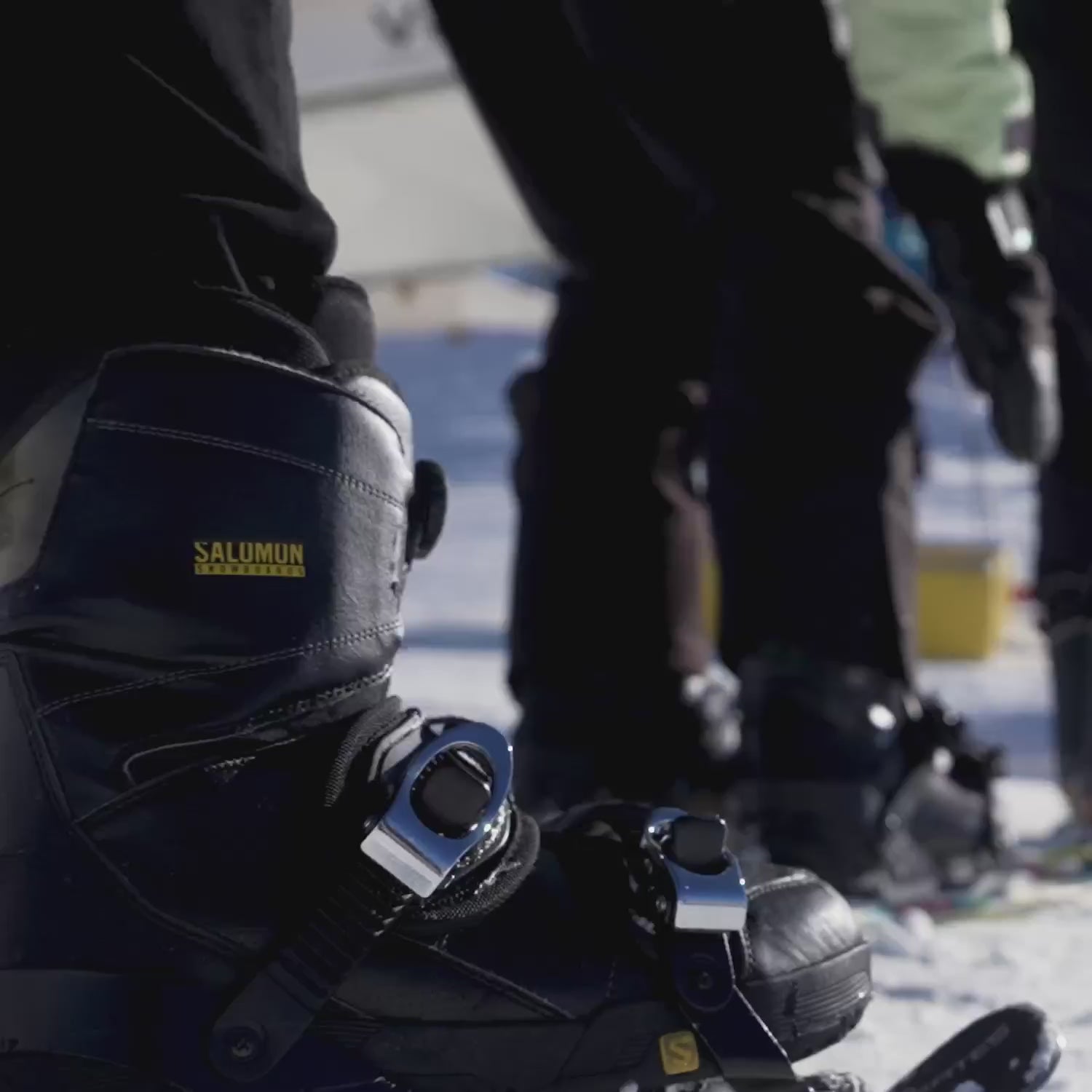 snowfeet skiskates 44 CM video, people using short skis