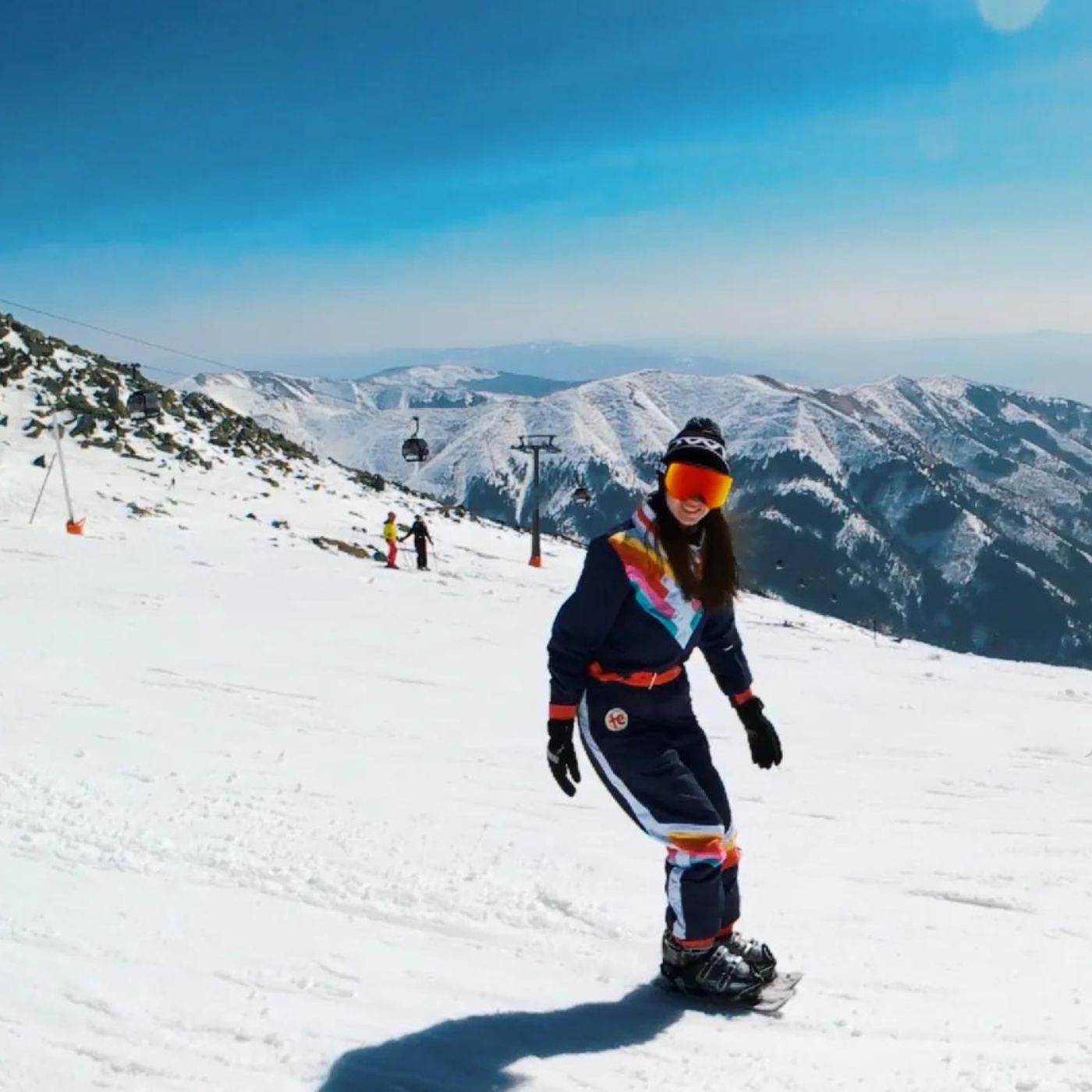 women, skiing, short skis, benefits, skiskates, skiboards, skiblades, snowfeet, mountains, winter, outdoor, sport, fun